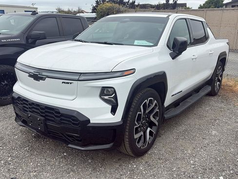 Used 2024 Chevrolet Silverado EV RST AWD/4WD image 5