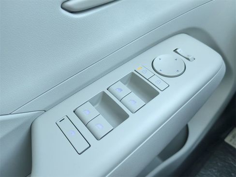 New 2026 Hyundai Kona SE image 27