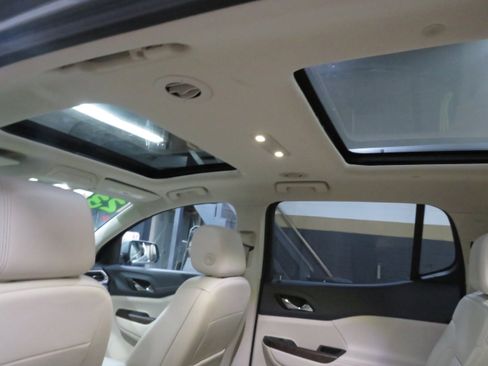 Used 2023 GMC Acadia Denali w/ Denali Ultimate Package image 11