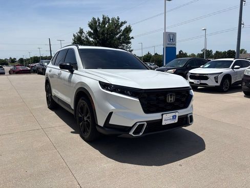 Used 2023 Honda CR-V Sport Touring image 3