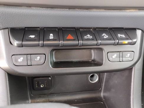 Used 2020 Chevrolet Colorado Z71 AWD/4WD image 16
