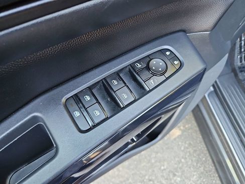 Used 2025 Nissan Pathfinder SV FWD image 26