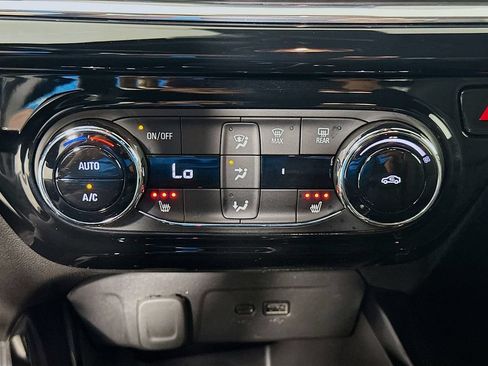Used 2025 Chevrolet Trax RS w/ Driver Confidence Package FWD image 23