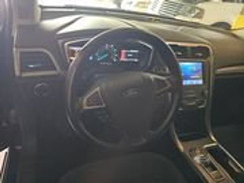 Used 2020 Ford Fusion SE FWD image 12