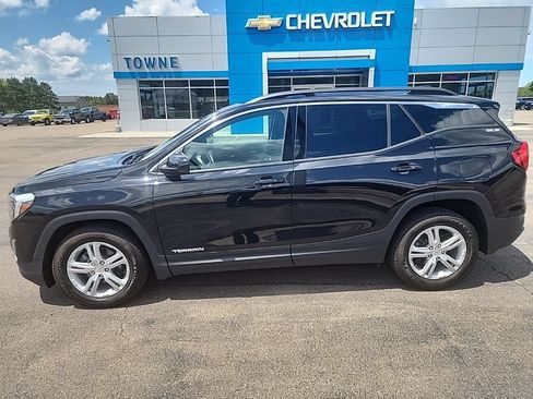 Used 2020 GMC Terrain SLE w/ Driver Convenience Package FWD image 4
