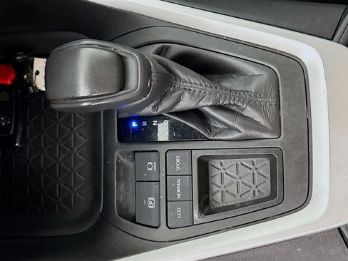 Used 2021 Toyota RAV4 XLE FWD image 20