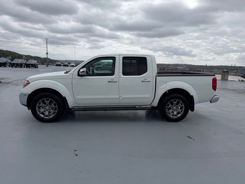 Used 2016 Nissan Frontier SL w/ Moonroof Package AWD/4WD image 6