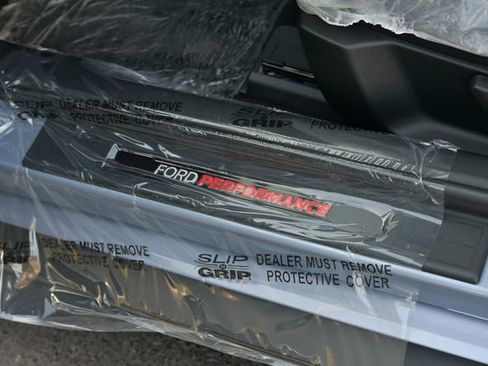 Used 2022 Ford Mustang Shelby GT500 w/ Carbon Fiber Track Pack image 25