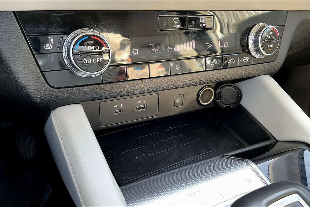 Used 2024 Mitsubishi Outlander SEL AWD/4WD image 16