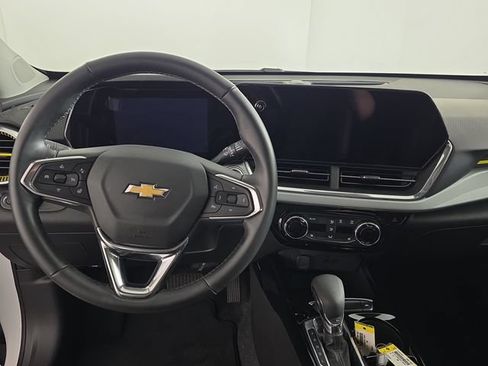 Certified 2024 Chevrolet Trax LT w/ Driver Confidence Package FWD image 11