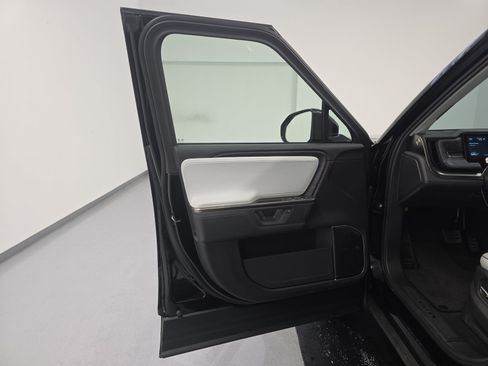 Used 2025 Rivian R1S Adventure Dual AWD/4WD image 16