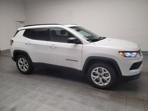 Used 2025 Jeep Compass Latitude w/ Sun & Sound Group AWD/4WD image 11