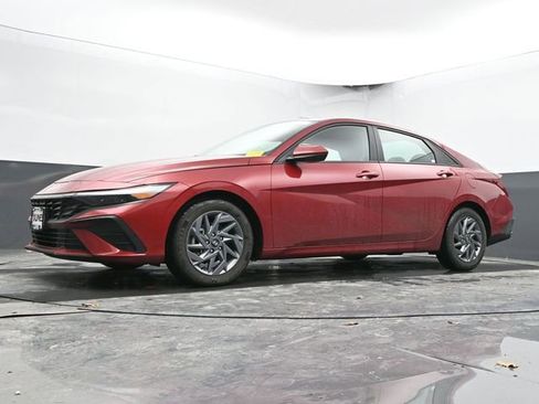 Used 2024 Hyundai Elantra SEL image 44