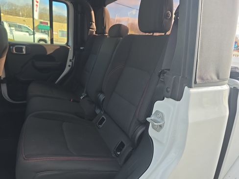 Used 2023 Jeep Gladiator Rubicon w/ Cold Weather Group image 13