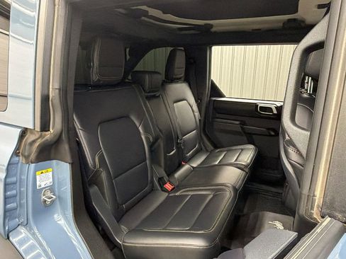 Used 2025 Ford Bronco Badlands image 40