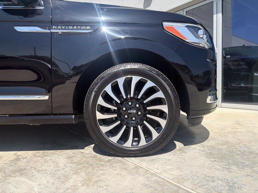 Used 2024 Lincoln Navigator Black Label AWD/4WD image 9