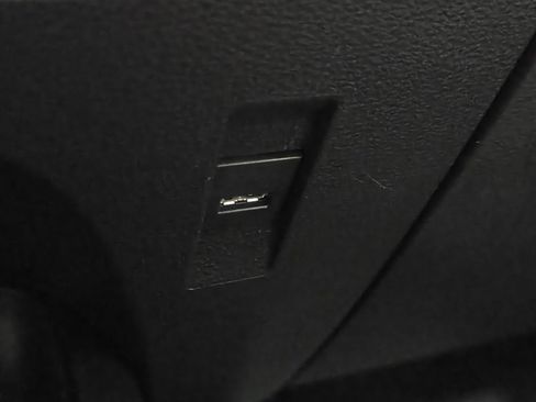 Used 2021 Toyota Corolla LE image 28