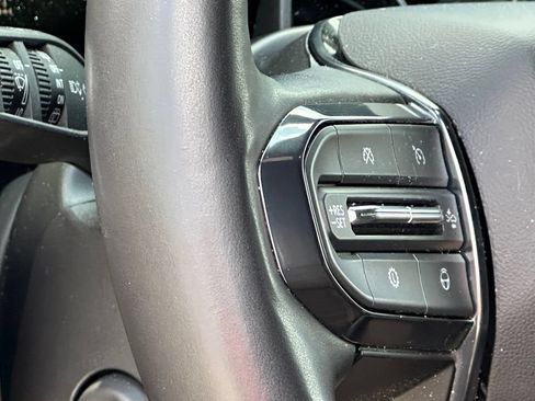 Used 2025 GMC Yukon Denali Ultimate AWD/4WD image 28