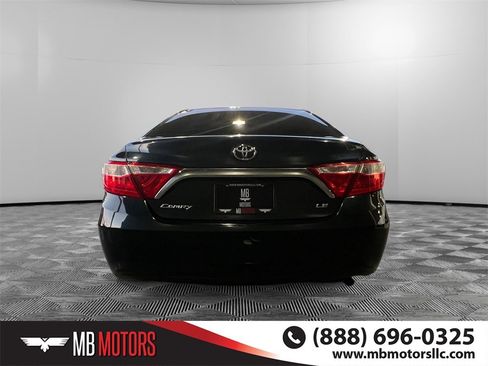 Used 2016 Toyota Camry LE image 4