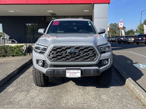 Certified 2021 Toyota Tacoma TRD Off-Road w/ Technology Package AWD/4WD image 2