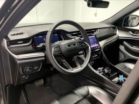 Used 2025 Jeep Grand Cherokee L Limited w/ Black Appearance Package image 16