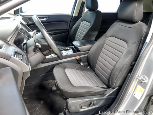 Used 2020 Ford Edge SE FWD image 8