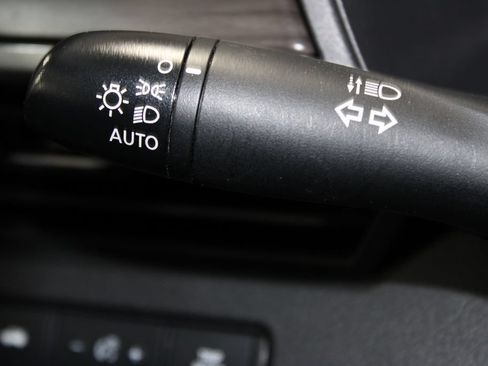 Used 2024 Nissan Altima 2.5 SV FWD image 32