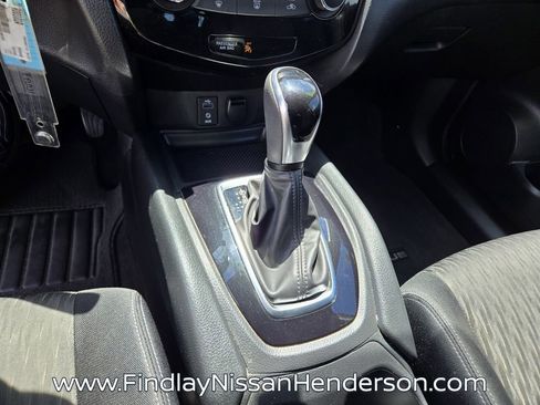 Used 2017 Nissan Rogue S AWD/4WD image 30