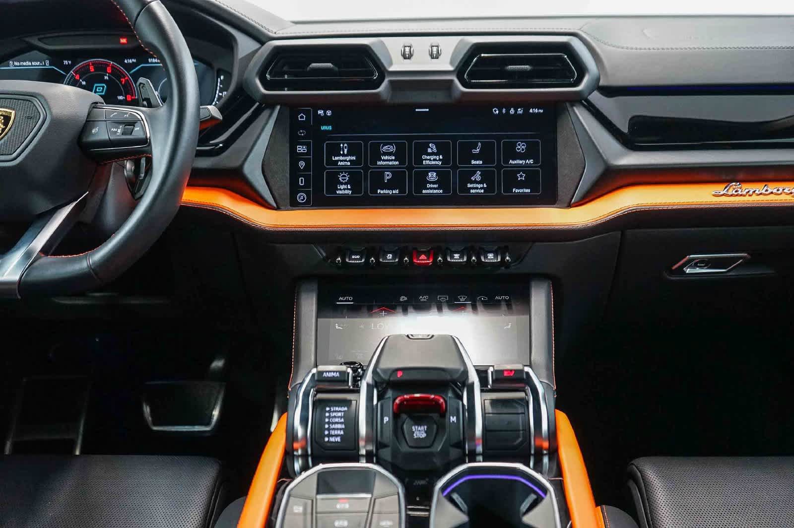 Used 2025 Lamborghini Urus SE AWD/4WD image 21