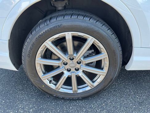 Used 2018 Audi Q7 3.0T Premium Plus w/ Premium Plus Package AWD/4WD image 32