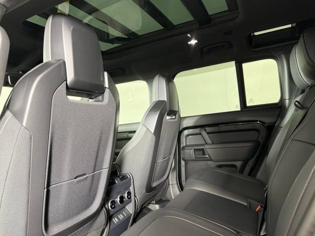 New 2026 Land Rover Defender 110 OCTA AWD/4WD image 25