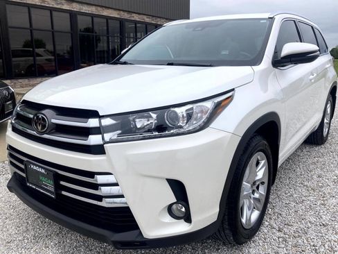 Used 2018 Toyota Highlander Limited w/ Carpet Mat Package (TMS) AWD/4WD image 2