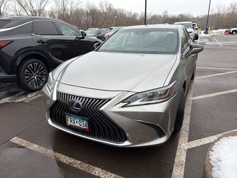 Used 2020 Lexus ES 300h w/ Luxury Package image 4