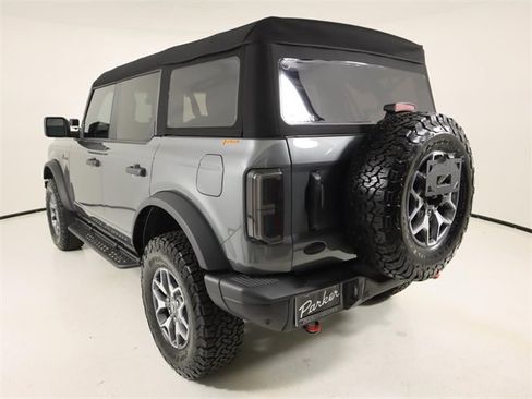 Used 2024 Ford Bronco Badlands image 3