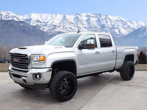 Used 2018 GMC Sierra 2500 SLT w/ Suspension Package, Off-Road AWD/4WD image 2