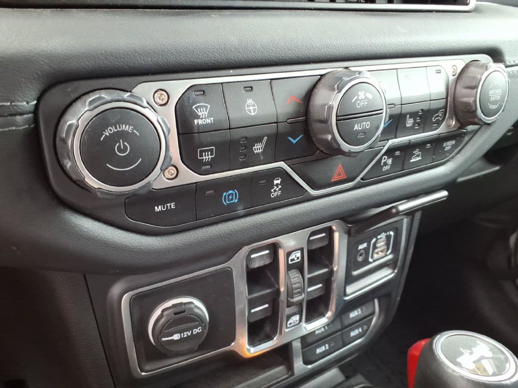 Certified 2024 Jeep Wrangler Unlimited Sahara w/ Technology Group AWD/4WD image 18