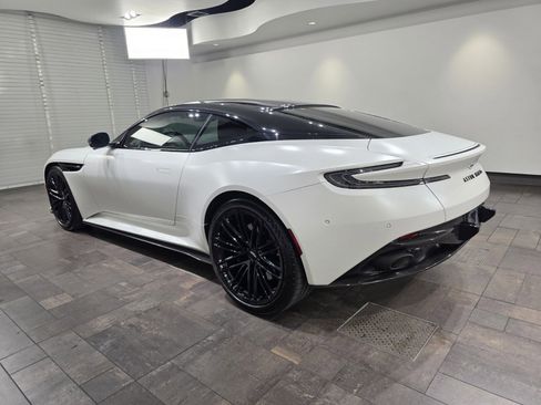 Used 2024 Aston Martin DB12 Coupe RWD image 2