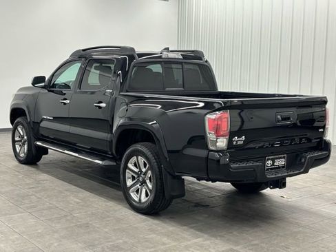 Used 2016 Toyota Tacoma Limited w/ Towing Package image 4