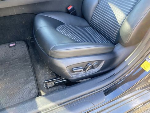 Used 2023 Toyota Camry SE image 19