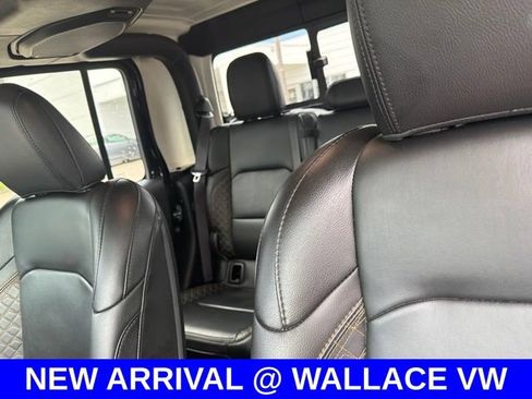 Used 2021 Jeep Gladiator Overland AWD/4WD image 2