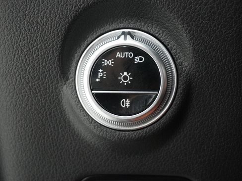 Used 2025 Mercedes-Benz C 300 Sedan image 17