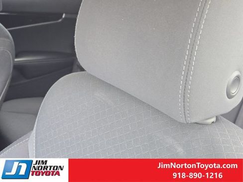 Used 2019 Kia Sorento AWD V6 image 16