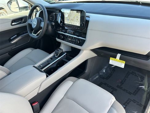 New 2025 Nissan Pathfinder SL w/ Black Appearance Package image 8