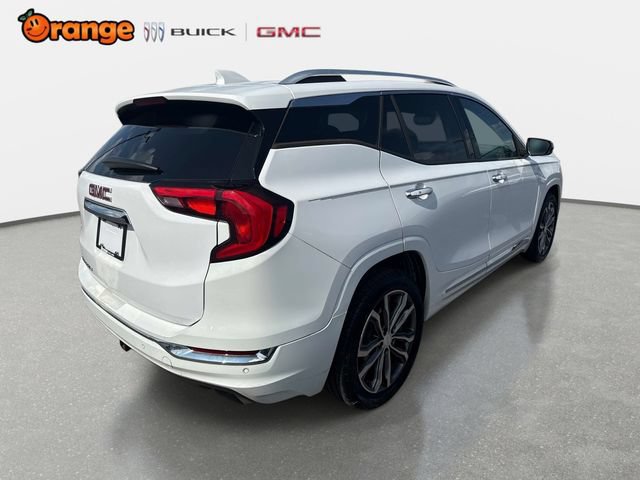 Used 2020 GMC Terrain Denali w/ Denali Premium Package FWD image 3