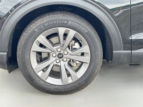 Used 2025 Ford Explorer Active w/ Active Comfort Package image 32