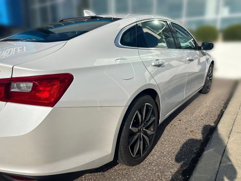 Used 2017 Chevrolet Malibu LT w/ True North Edition FWD image 4