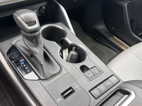 Used 2022 Toyota Highlander Bronze Edition image 25