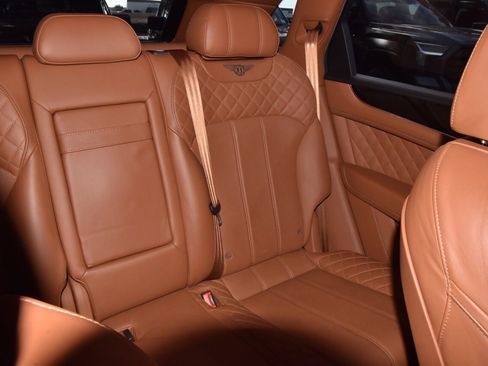 Used 2020 Bentley Bentayga image 21