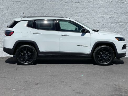 New 2025 Jeep Compass Latitude w/ Sun & Sound Group image 5