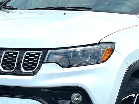 Used 2025 Jeep Compass Limited AWD/4WD image 4